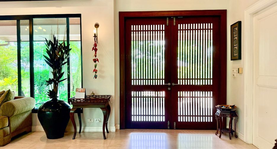 Haus zum Kauf mit 4 Zimmer in Khlong Sam Wa, Bangkok