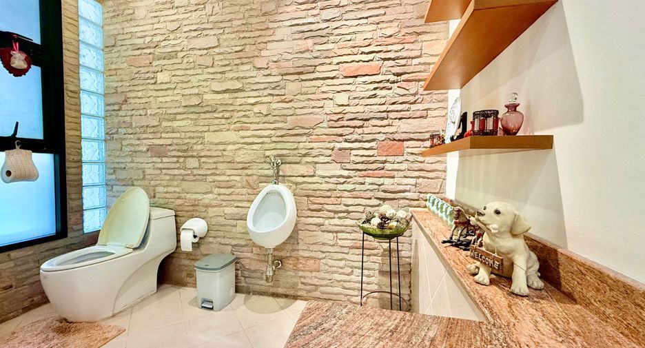 Haus zum Kauf mit 4 Zimmer in Khlong Sam Wa, Bangkok