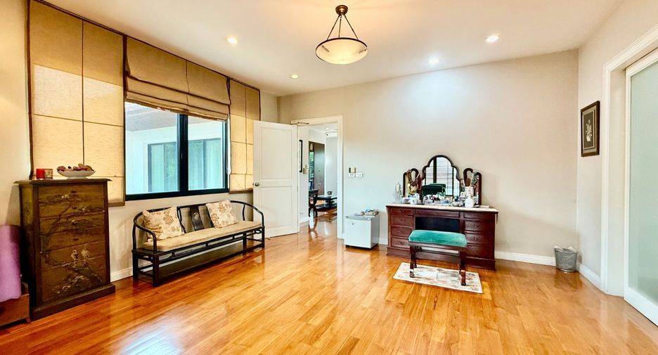 Haus zum Kauf mit 4 Zimmer in Khlong Sam Wa, Bangkok
