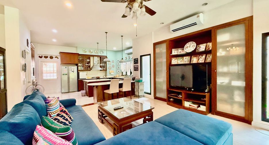 Haus zum Kauf mit 4 Zimmer in Khlong Sam Wa, Bangkok