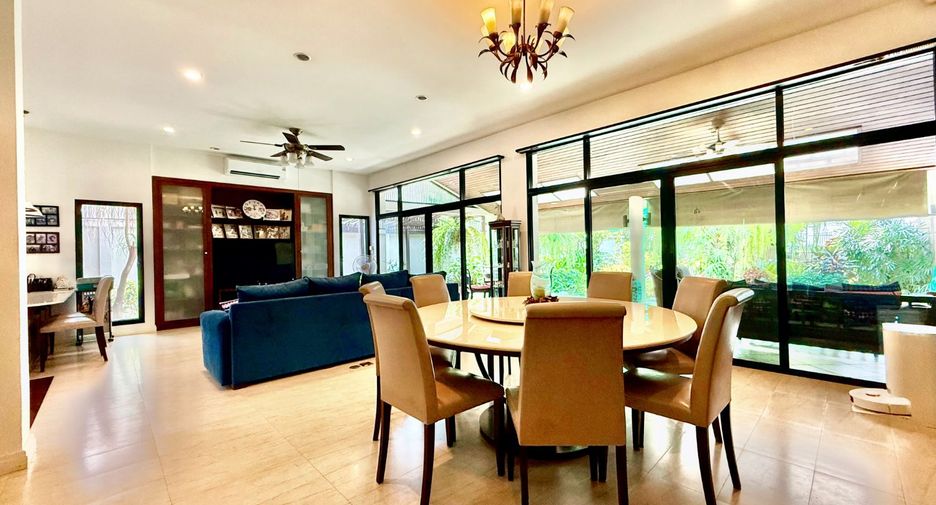 Haus zum Kauf mit 4 Zimmer in Khlong Sam Wa, Bangkok