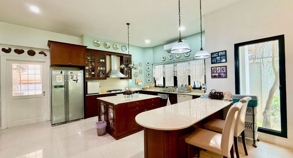 Haus zum Kauf mit 4 Zimmer in Khlong Sam Wa, Bangkok