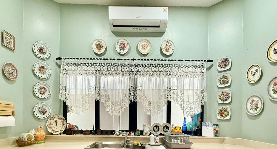 Haus zum Kauf mit 4 Zimmer in Khlong Sam Wa, Bangkok