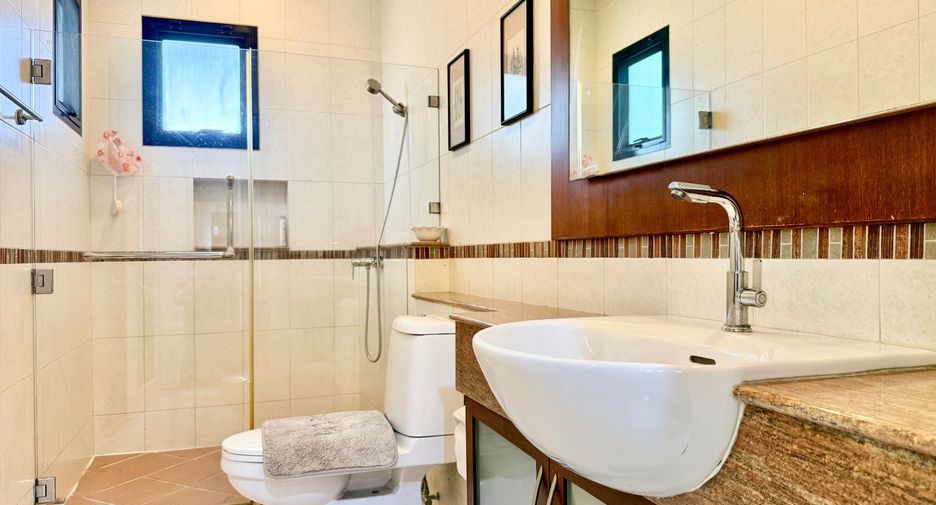 Haus zum Kauf mit 4 Zimmer in Khlong Sam Wa, Bangkok