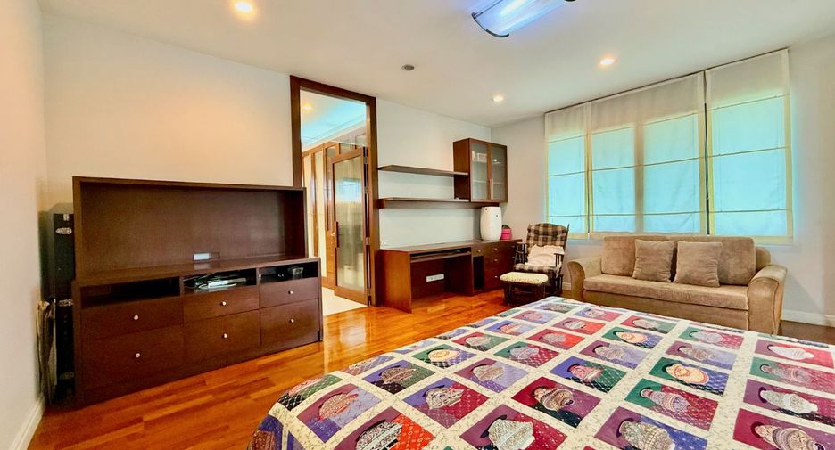 Haus zum Kauf mit 4 Zimmer in Khlong Sam Wa, Bangkok