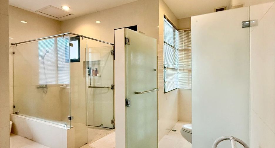 Haus zum Kauf mit 4 Zimmer in Khlong Sam Wa, Bangkok