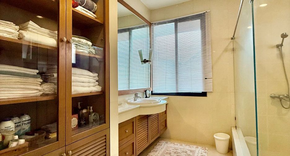 Haus zum Kauf mit 4 Zimmer in Khlong Sam Wa, Bangkok