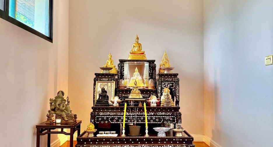 Haus zum Kauf mit 4 Zimmer in Khlong Sam Wa, Bangkok