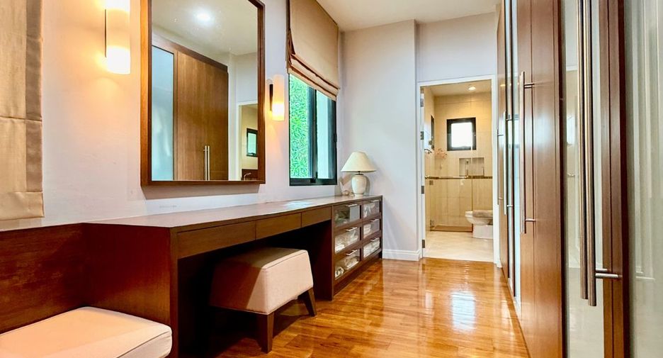 Haus zum Kauf mit 4 Zimmer in Khlong Sam Wa, Bangkok