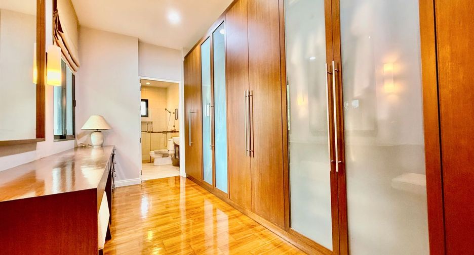 Haus zum Kauf mit 4 Zimmer in Khlong Sam Wa, Bangkok