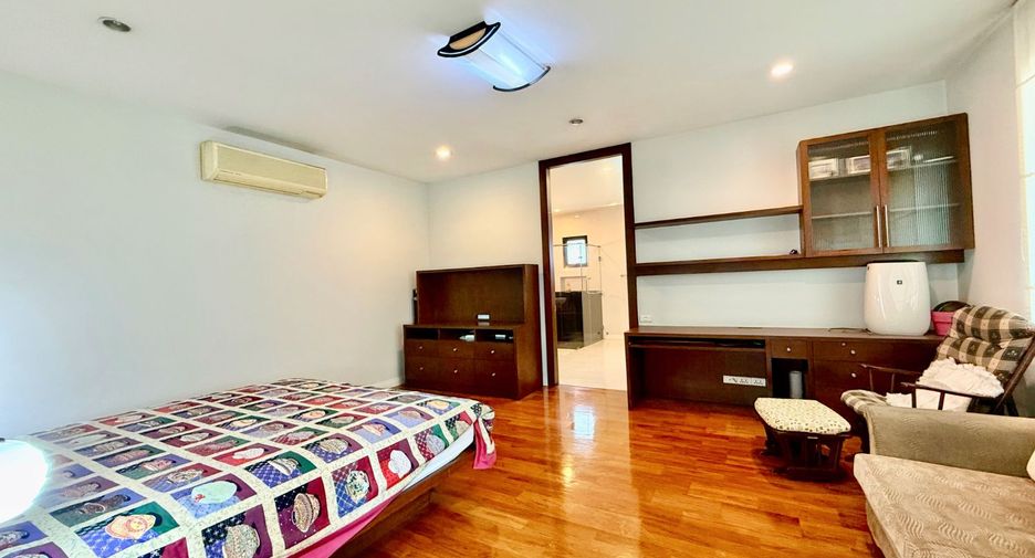 Haus zum Kauf mit 4 Zimmer in Khlong Sam Wa, Bangkok