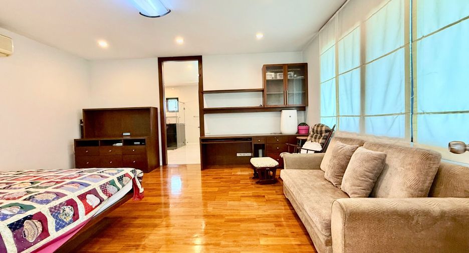 Haus zum Kauf mit 4 Zimmer in Khlong Sam Wa, Bangkok