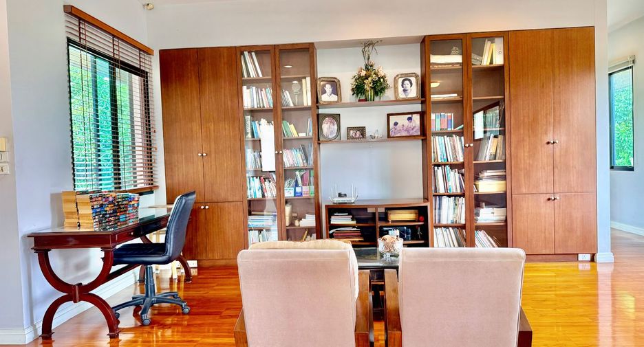 Haus zum Kauf mit 4 Zimmer in Khlong Sam Wa, Bangkok