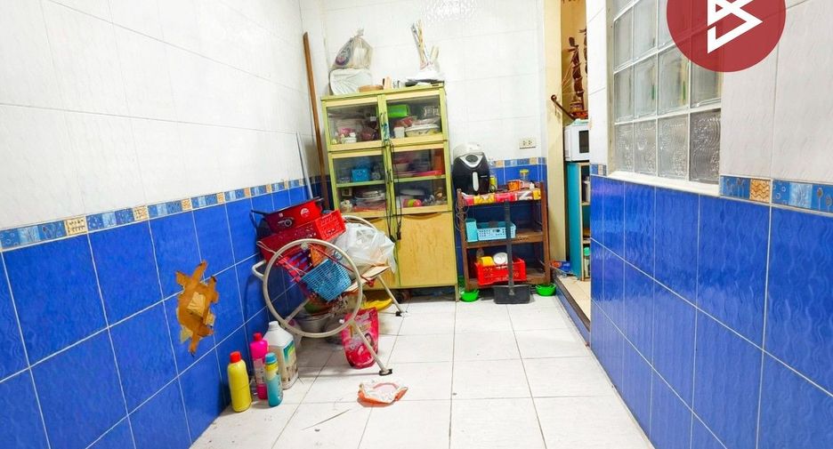 For sale 3 bedrooms townhouse in Krathum Baen, Samut Sakhon