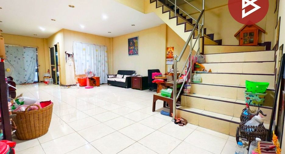 For sale 3 bedrooms townhouse in Krathum Baen, Samut Sakhon