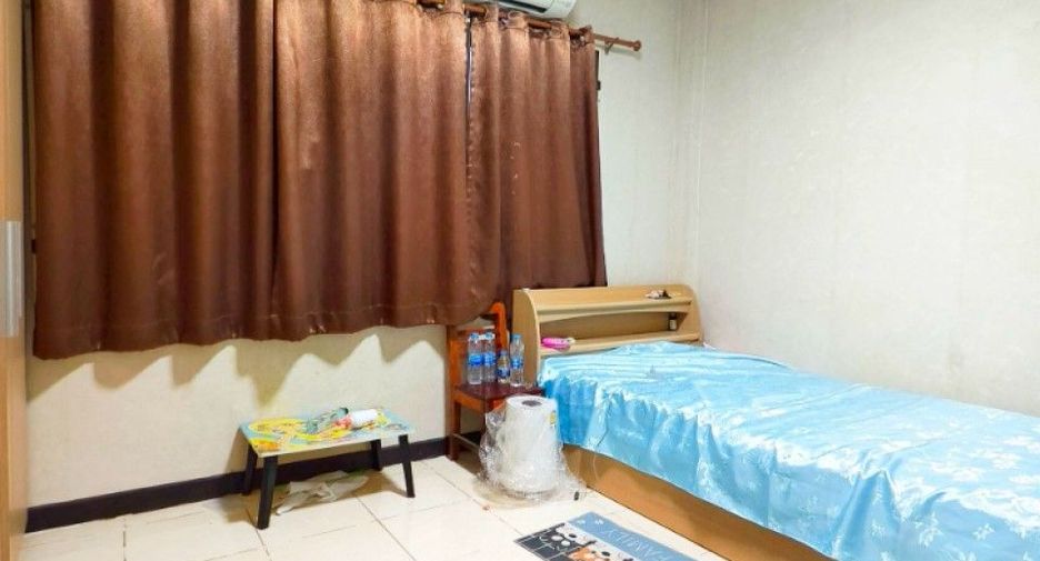 For sale 3 bedrooms townhouse in Krathum Baen, Samut Sakhon