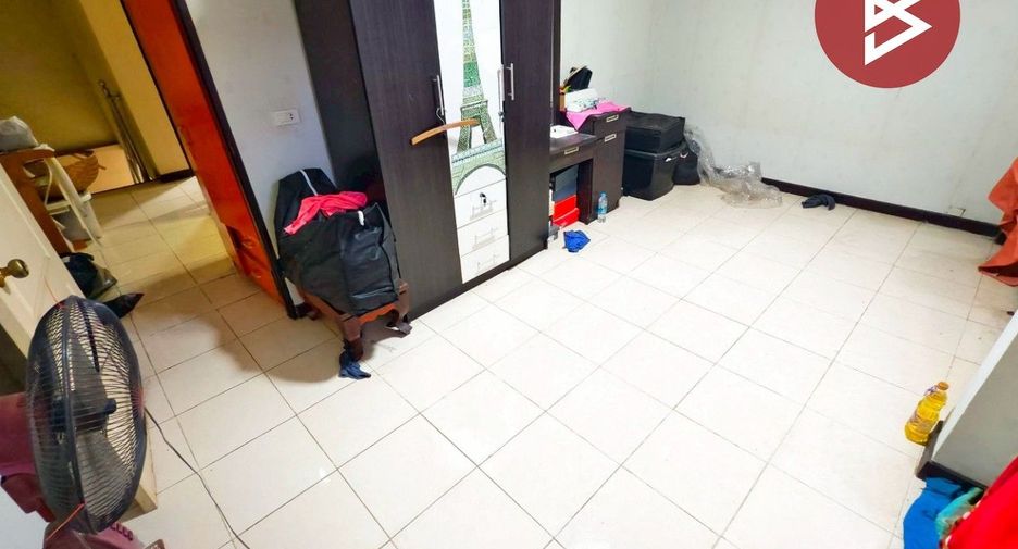 For sale 3 bedrooms townhouse in Krathum Baen, Samut Sakhon