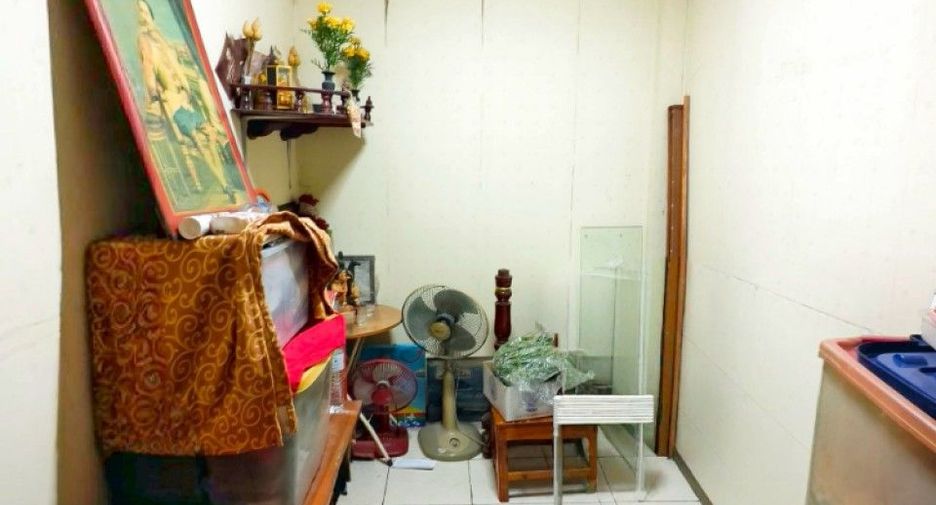 For sale 3 bedrooms townhouse in Krathum Baen, Samut Sakhon