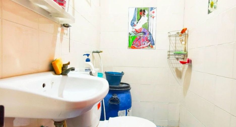 For sale 3 bedrooms townhouse in Krathum Baen, Samut Sakhon