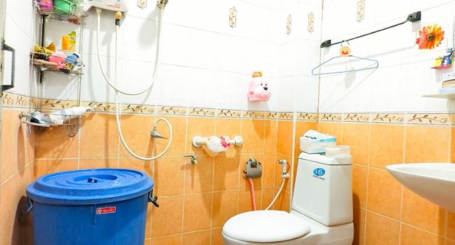 For sale 3 bedrooms townhouse in Krathum Baen, Samut Sakhon
