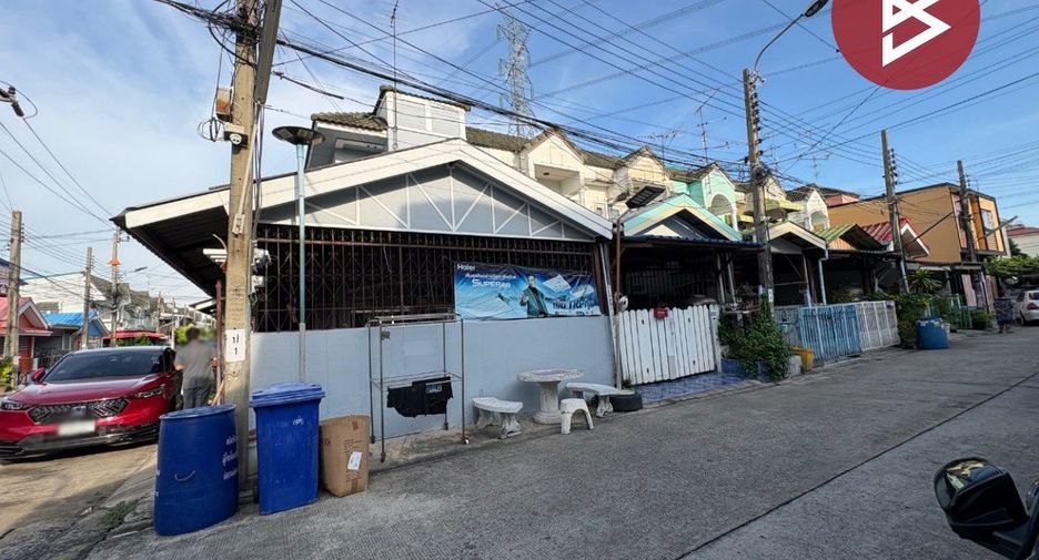 Casa adosada en venta de 2 habitaciones en Mueang Samut Prakan, Samut Prakan