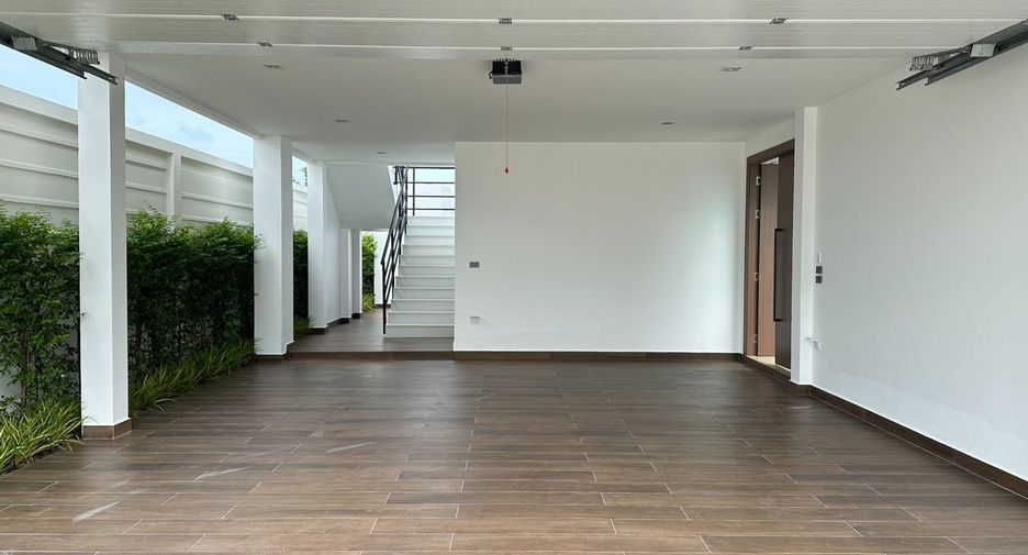 For sale 3 ベッドルーム villa in Huay Yai, Pattaya