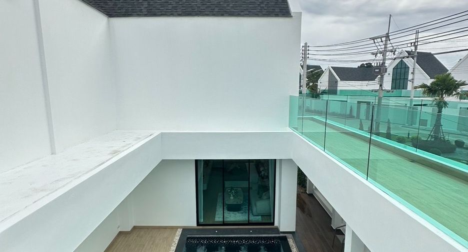 For sale 3 ベッドルーム villa in Huay Yai, Pattaya