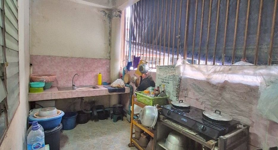 Local comercial en venta de 2 habitaciones en Mueang Chon Buri, Chonburi