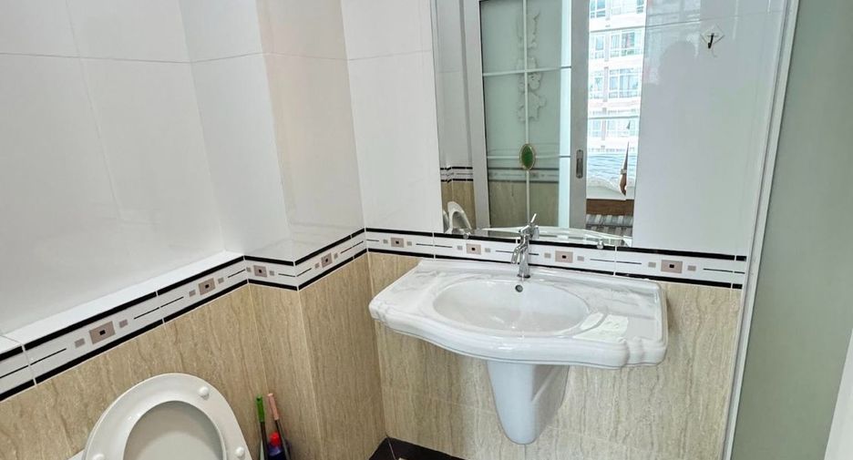 For rent 2 bedrooms condo in East Pattaya, Pattaya