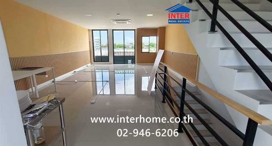 For sale 3 bedrooms retail Space in Bang Bo, Samut Prakan