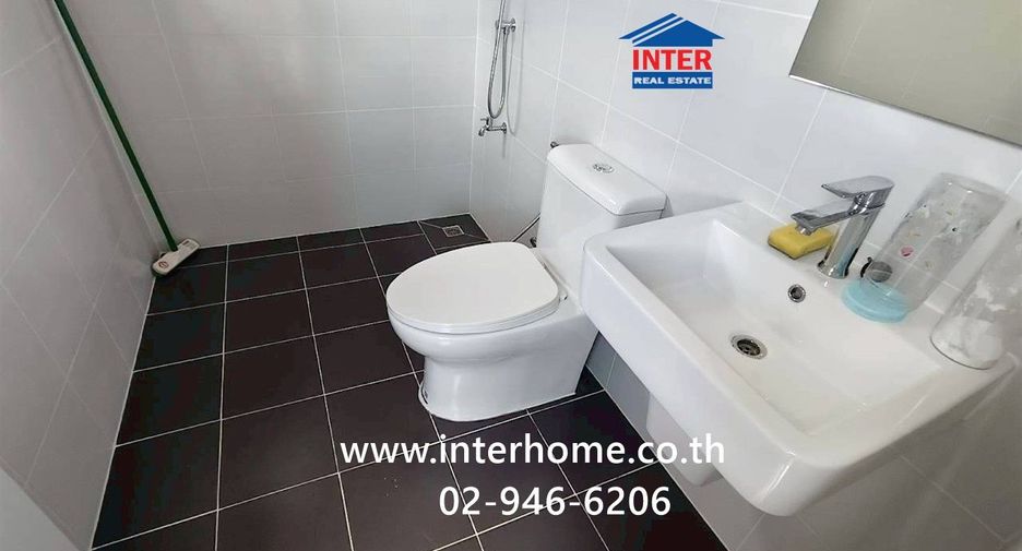 For sale 3 bedrooms retail Space in Bang Bo, Samut Prakan