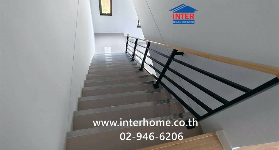 For sale 3 bedrooms retail Space in Bang Bo, Samut Prakan