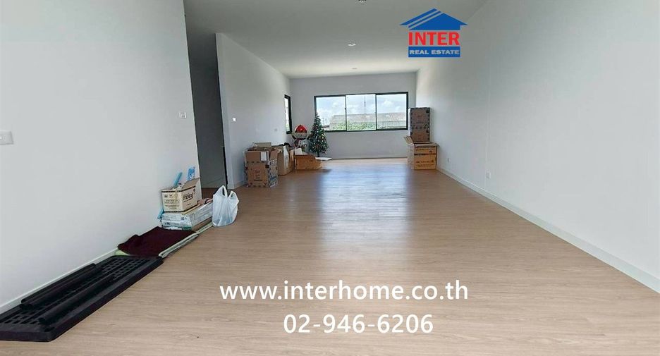 For sale 3 bedrooms retail Space in Bang Bo, Samut Prakan
