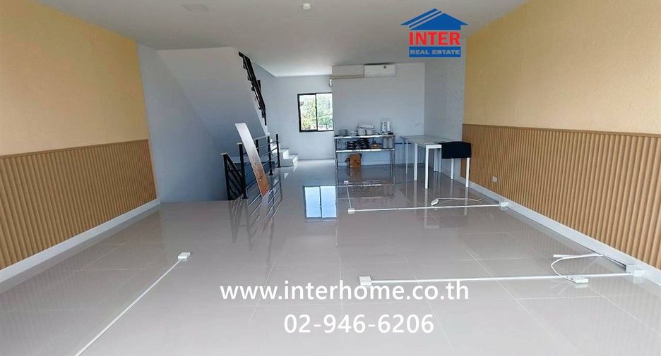 For sale 3 bedrooms retail Space in Bang Bo, Samut Prakan