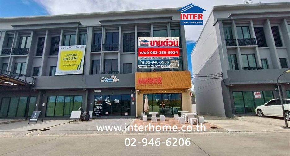 For sale 3 bedrooms retail Space in Bang Bo, Samut Prakan