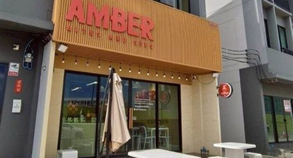 For sale 3 bedrooms retail Space in Bang Bo, Samut Prakan