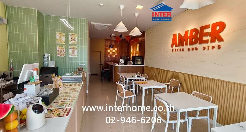For sale 3 bedrooms retail Space in Bang Bo, Samut Prakan