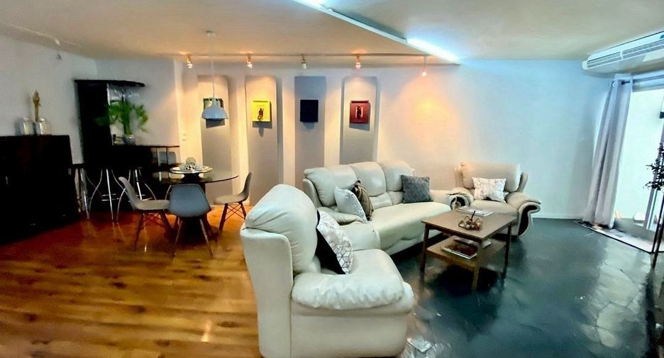 À vendre 3 chambres condo à Yan Nawa, Bangkok