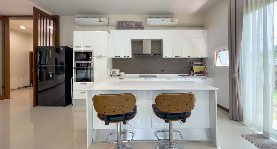 For rent 3 bedrooms house in Huay Yai, Pattaya