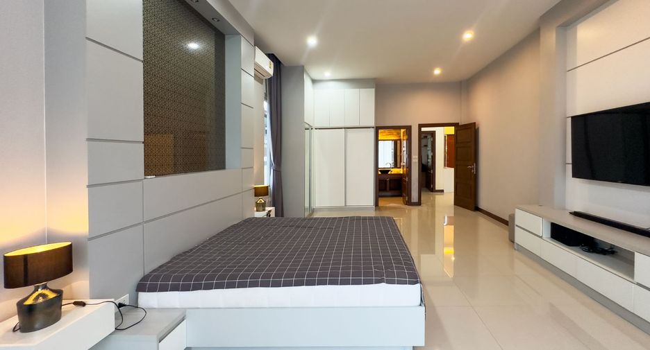For rent 3 bedrooms house in Huay Yai, Pattaya