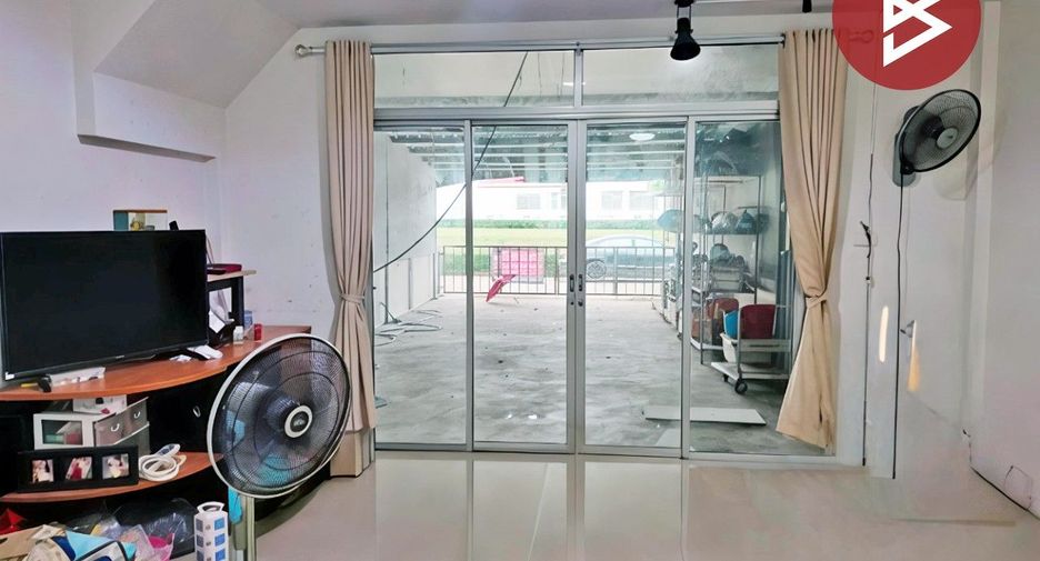 Casa adosada en venta de 3 habitaciones en Si Racha, Chonburi