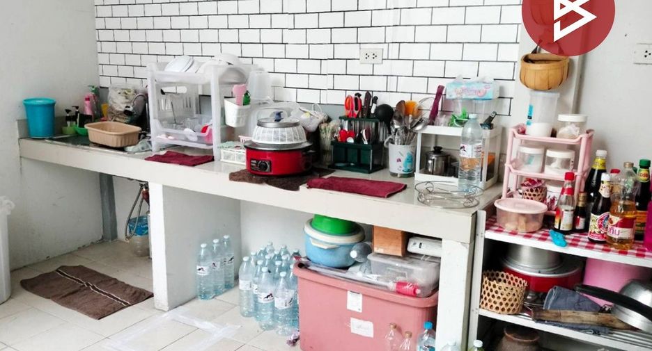 Casa adosada en venta de 3 habitaciones en Si Racha, Chonburi