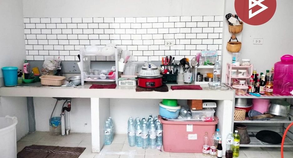 Casa adosada en venta de 3 habitaciones en Si Racha, Chonburi