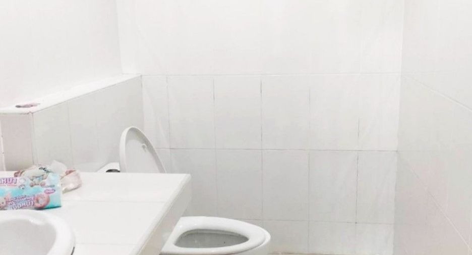 Casa adosada en venta de 3 habitaciones en Si Racha, Chonburi