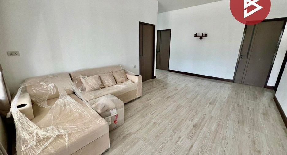For sale 3 bedrooms house in Mueang Lamphun, Lamphun