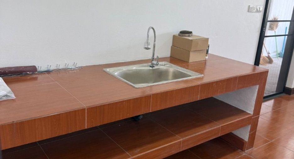 For sale 3 bedrooms house in Mueang Lamphun, Lamphun