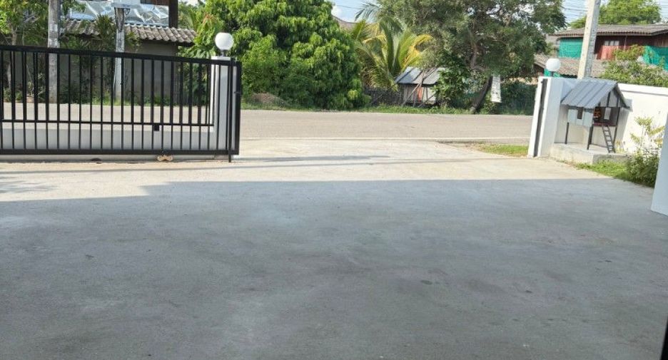 For sale 3 bedrooms house in Mueang Lamphun, Lamphun
