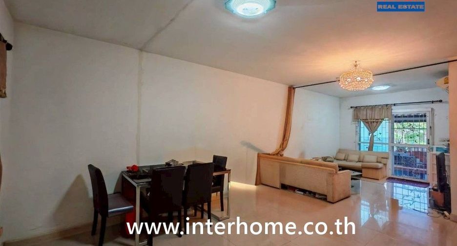 Casa adosada en venta de 3 habitaciones en Bang Phli, Samut Prakan