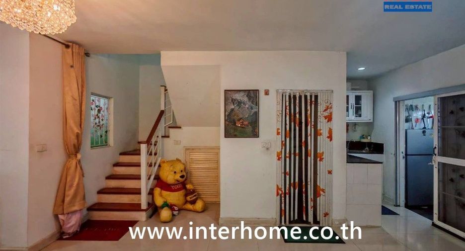 Casa adosada en venta de 3 habitaciones en Bang Phli, Samut Prakan