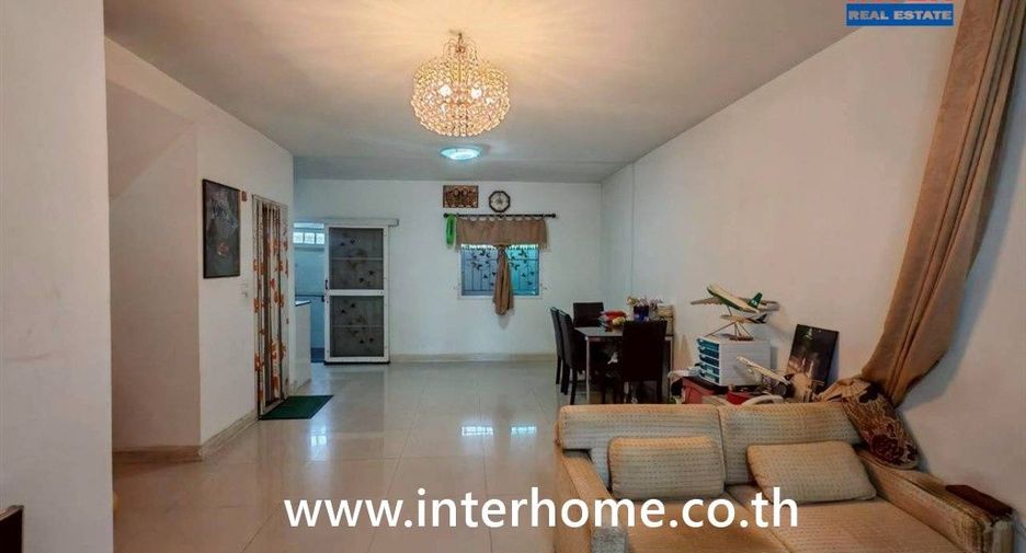 Casa adosada en venta de 3 habitaciones en Bang Phli, Samut Prakan